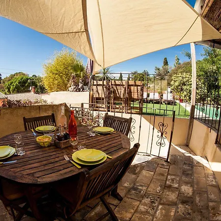 Les Terrasses De Bed & Breakfast 3*